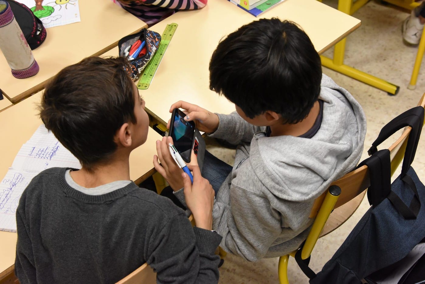 France: première rentrée scolaire sans téléphone portable