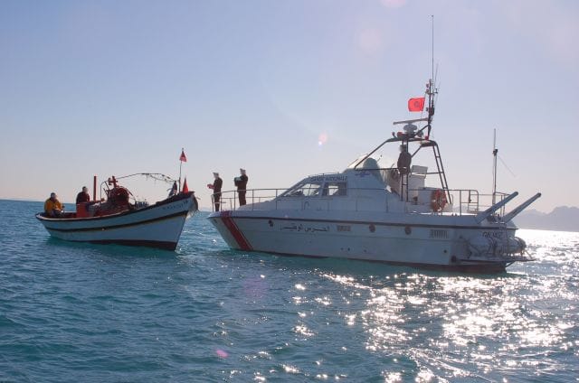 Huit migrants clandestins algériens secourus par l’armée tunisienne