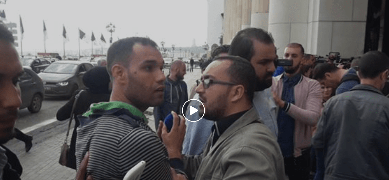 VIDÉO – Un journaliste malmené par un député RND devant le siège de l&rsquo;APN