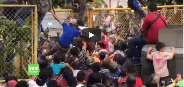 VIDÉOS – Impressionnante colonne de migrants honduriens en route vers les États-Unis