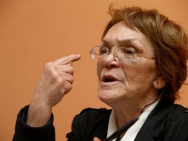 La Moudjahida Louisette Ighilahriz quitte le Sénat pour dénoncer le 5e mandat
