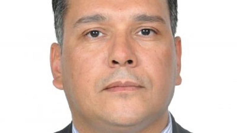 APN : Bouchareb, 47 ans, officiellement candidat du FLN au nom d’un « rajeunissement des dirigeants »