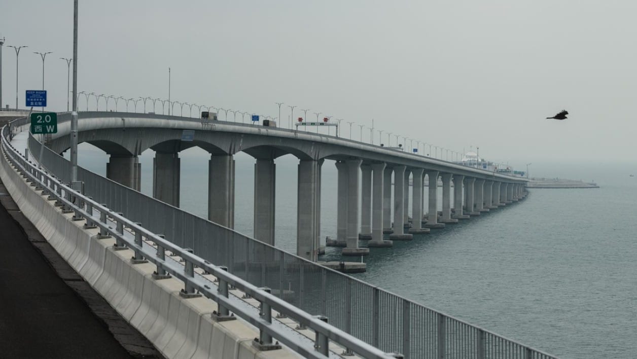 VIDÉO. Le plus long « pont maritime » du monde va ouvrir en Chine