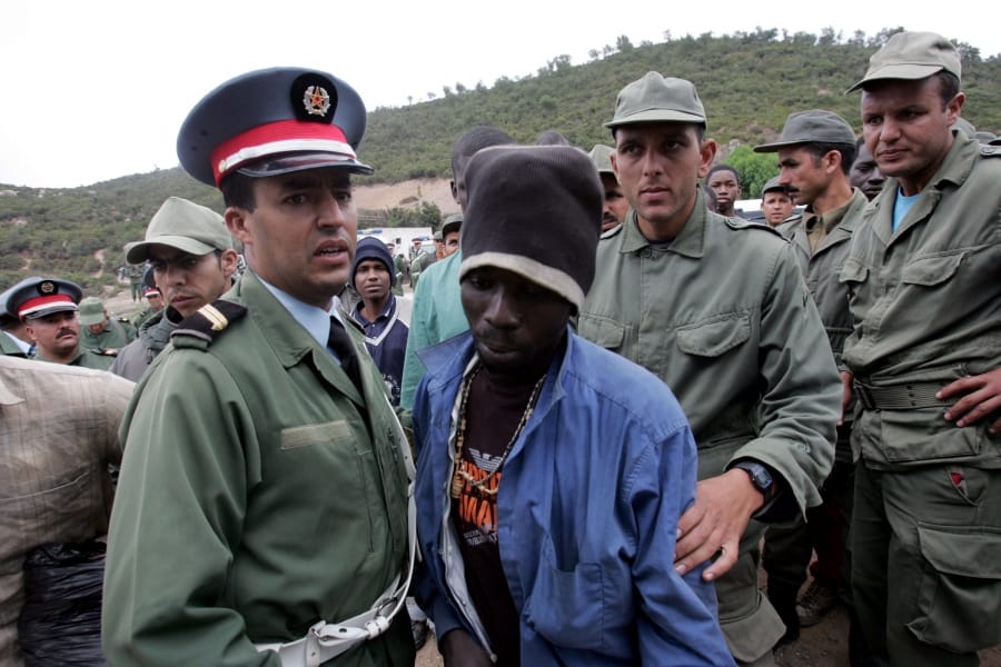 Expulsions, débordements racistes et traitements cruels des migrants: le rapport qui accable le Maroc