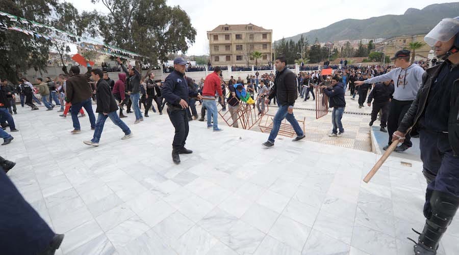 Manifestations publiques : la gestion « démocratique » continue sans Hamel