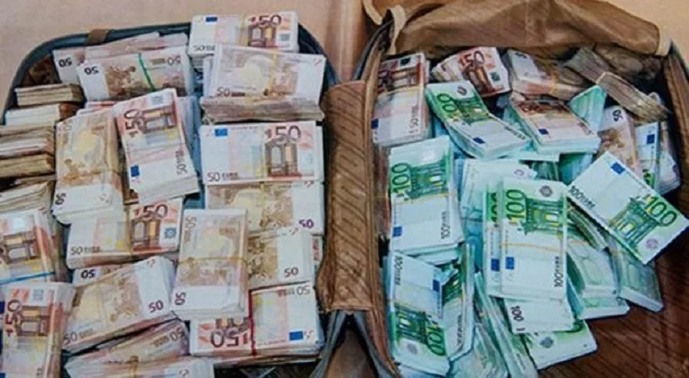 Transfert de devises : plus de 6,5 milliards DA d&rsquo;infractions de change en 9 mois