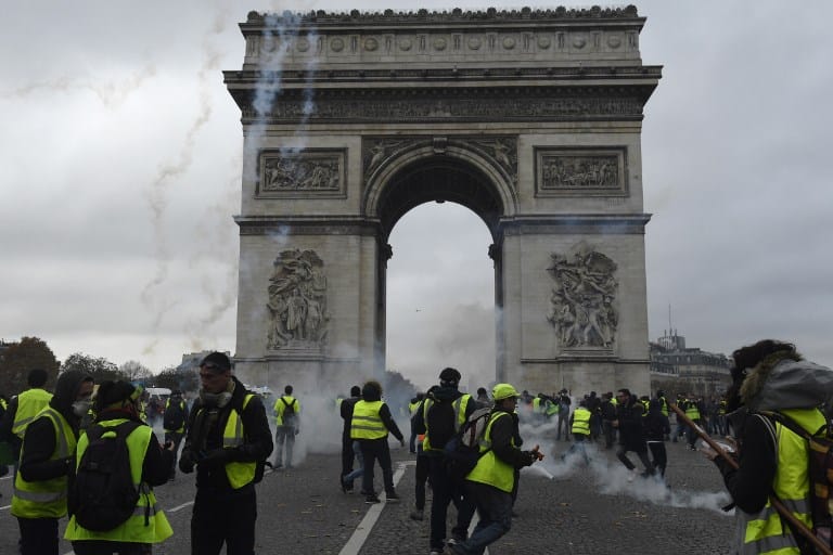 VIDÉOS. « Gilets jaunes » : Paris se barricade avant les barricades