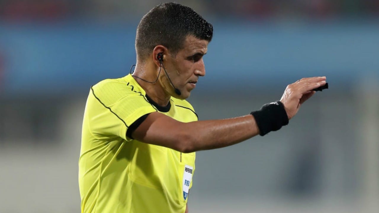 L’arbitre algérien Abid-Charef est accusé de « corruption » par la CAF