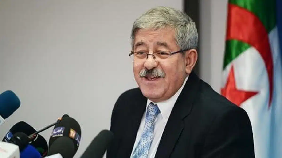 Service civil : Ouyahia fixe la durée, institue une prime pour les médecins