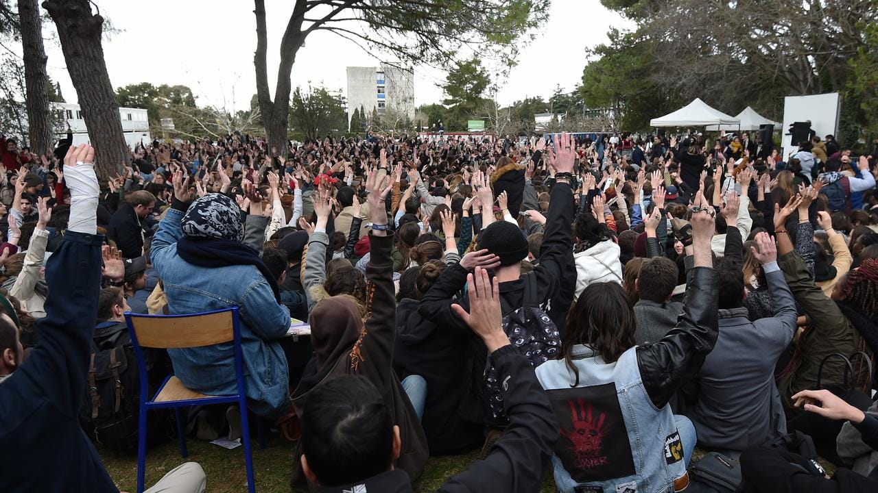 France : rassemblement contre la hausse des frais d’inscription et pour soutenir les étudiants algériens