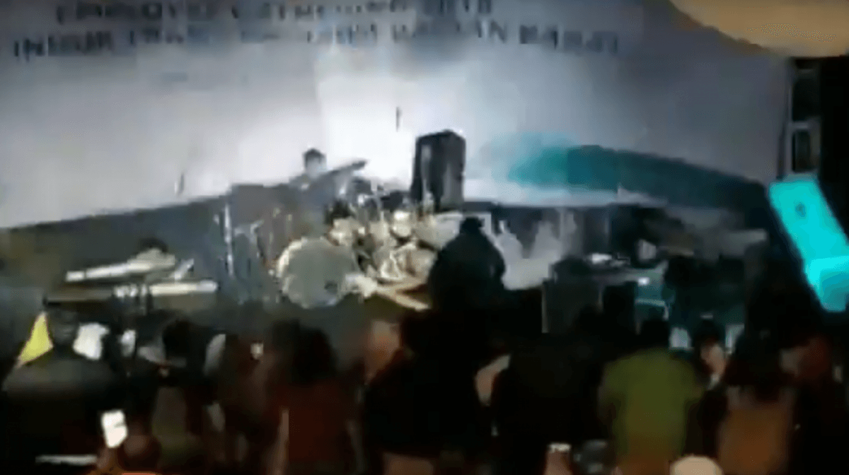 Vidéo choc d’un concert pop submergé par une vague du tsunami en Indonésie