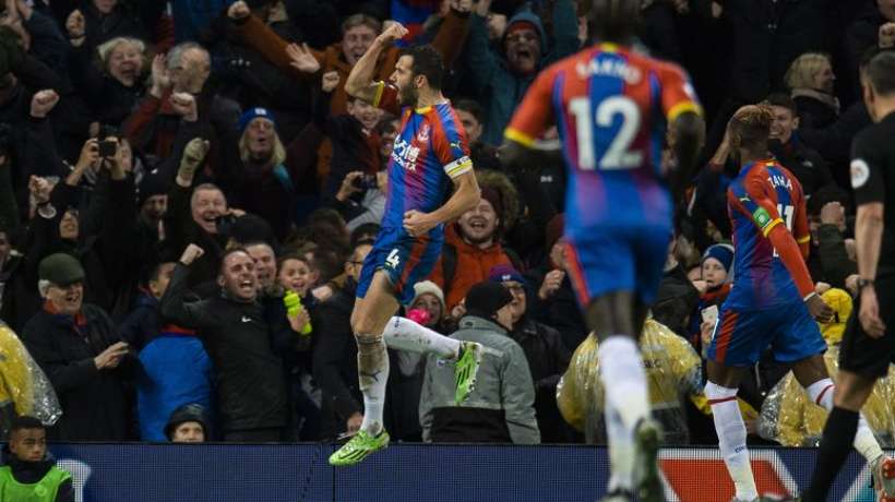 Manchester City s&rsquo;incline contre Crystal Palace et laisse filer Liverpool