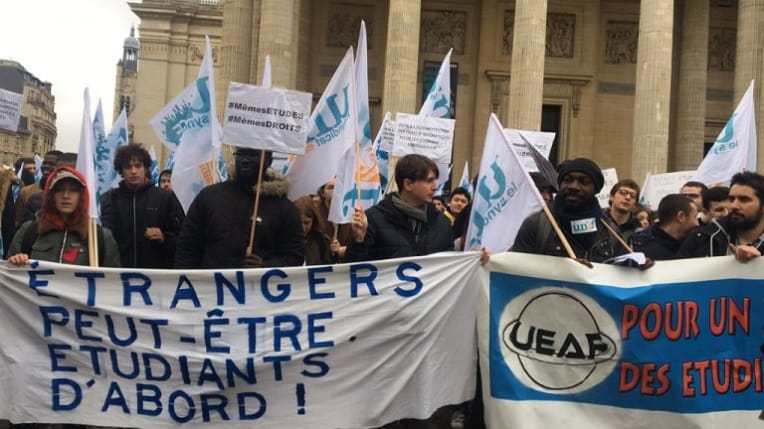 Paris : manifestation contre la hausse des frais universitaires pour les non-européens