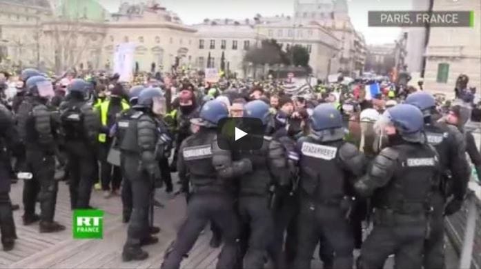 VIDÉOS. Affrontements entre Gilets jaunes et forces de l’ordre à Paris