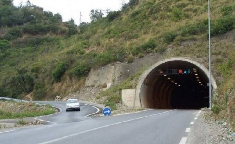 VIDÉO. Bejaia : le tunnel de Kherrata fermé durant la journée de mardi