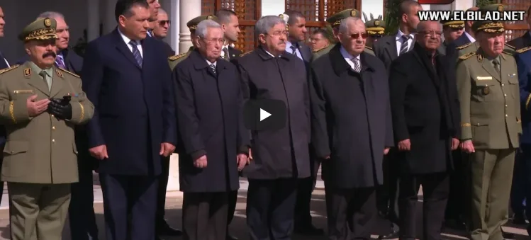 VIDÉO. Gaid Salah, Ouyahia et Messahel à l’accueil de la dépouille du général Guenaizia