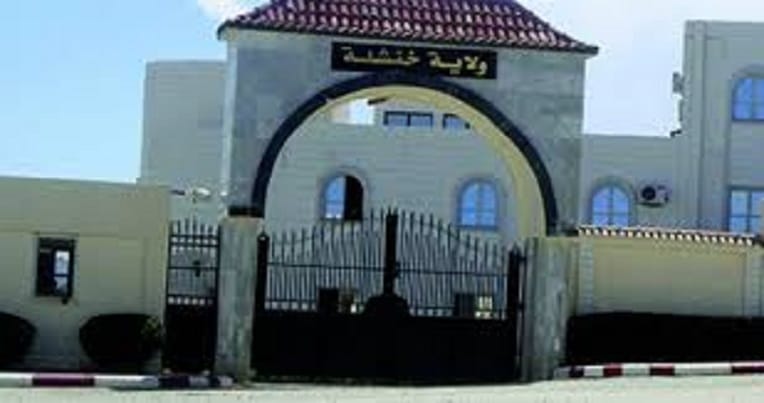 Arrachage du portrait de Bouteflika : le maire de Khenchela suspendu par le wali