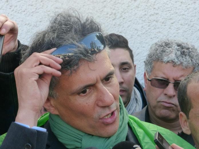 Nekkaz rassemble des milliers de personnes à Khenchela venues défier le maire et le pouvoir