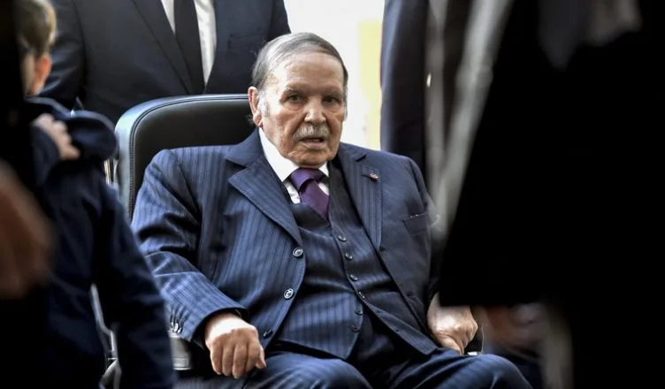 Bouteflika propose aux Algériens une « transition » gérée par le pouvoir