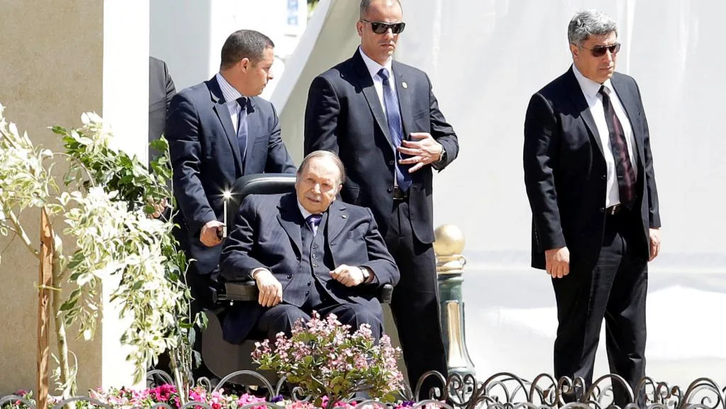 Bouteflika ignore la contestation, parle de « continuité »