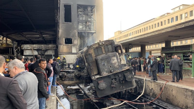 VIDÉO. Au moins 20 morts dans un accident de train à la gare centrale du Caire