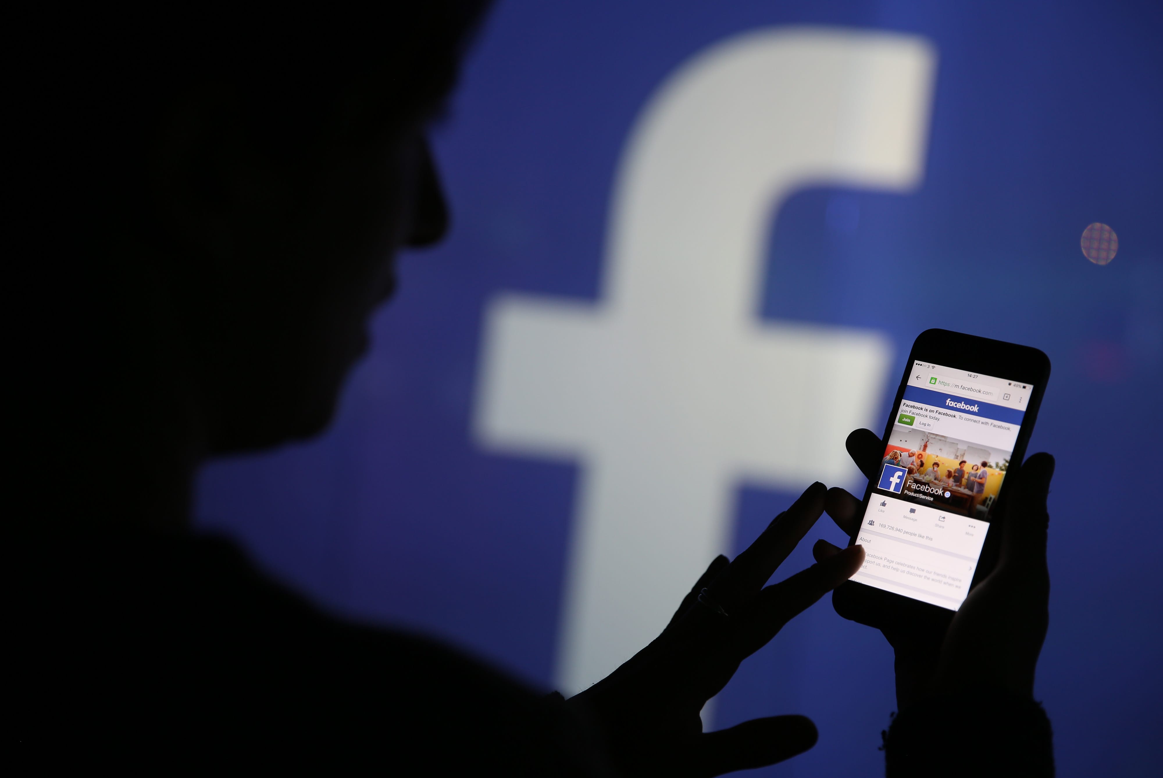 Candidats et responsables politique sur les réseaux sociaux : le guide des comptes officiels