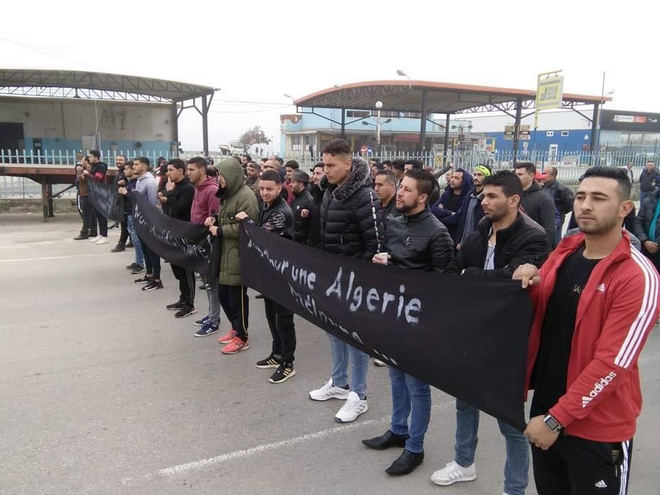 « La rue a pris une longueur d&rsquo;avance sur les politiques »