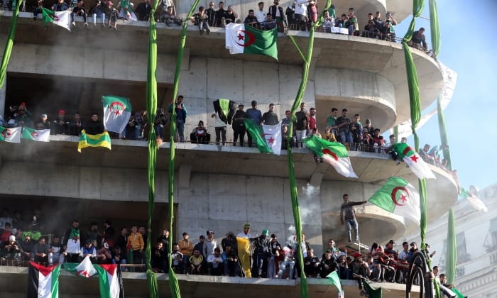 Au nom de la non-ingérence, 2M annule une émission-débat sur le hirak algérien
