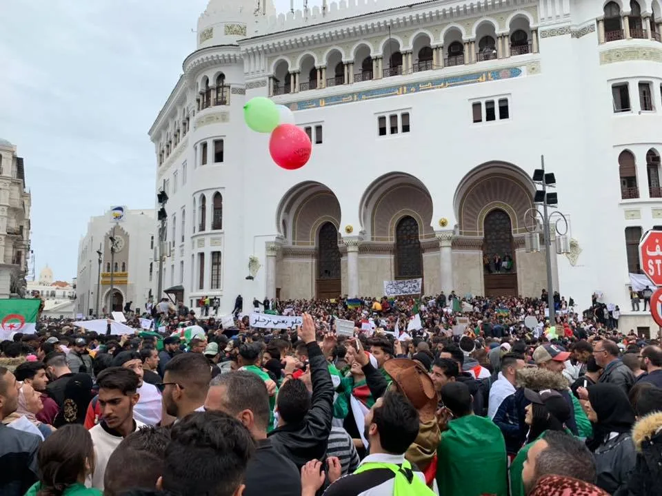 Grève générale et manifestions, Bouteflika de retour en Algérie