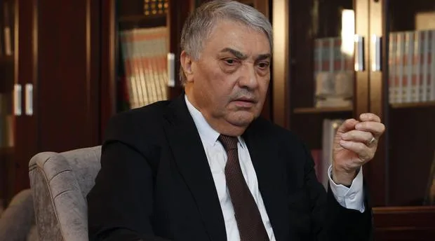Benflis réagit au changement à la présidence du Conseil constitutionnel
