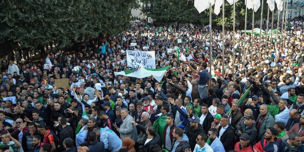 Les manifestations contre le système sont-elles trop festives ?
