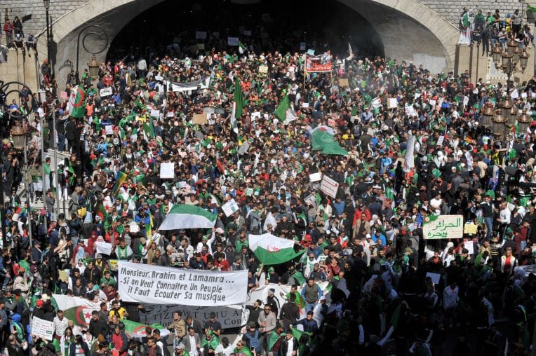 Des manifestants interpellés à Alger présentés au procureur pour « attroupement »