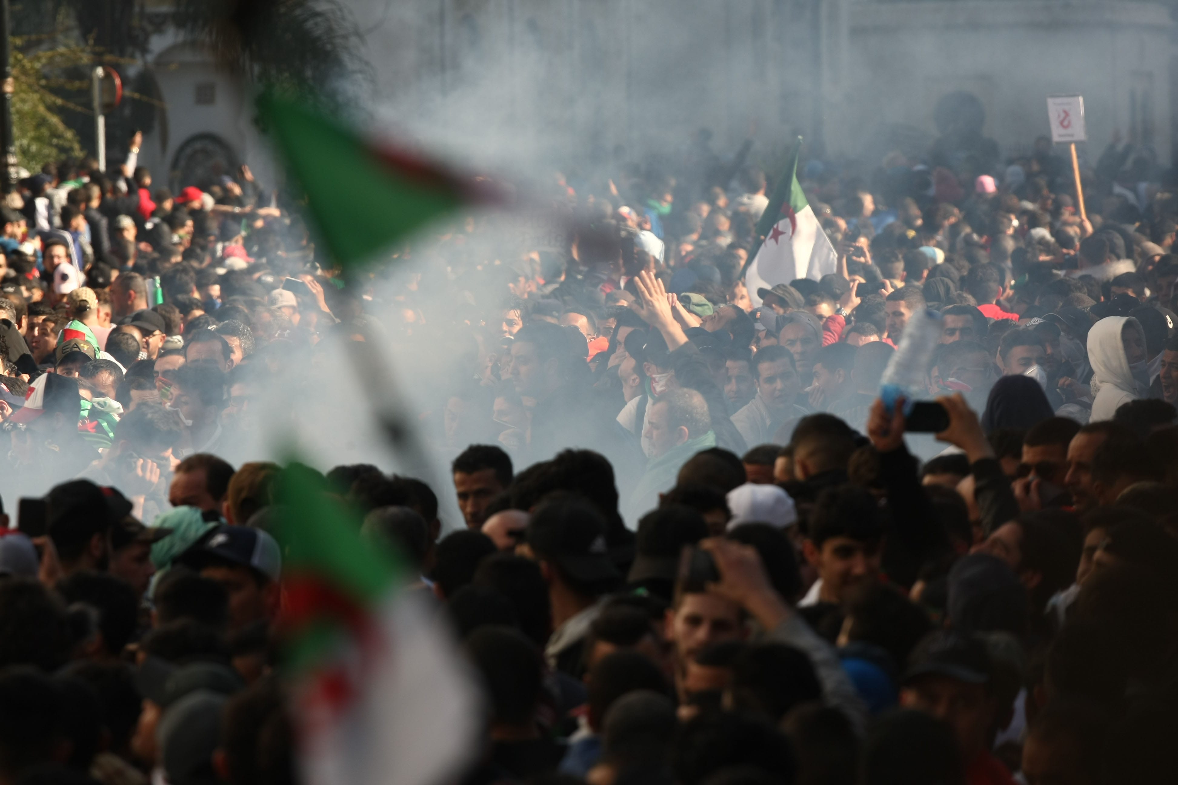 Marches contre le 5e mandat : des centaines de milliers de manifestants dans la rue
