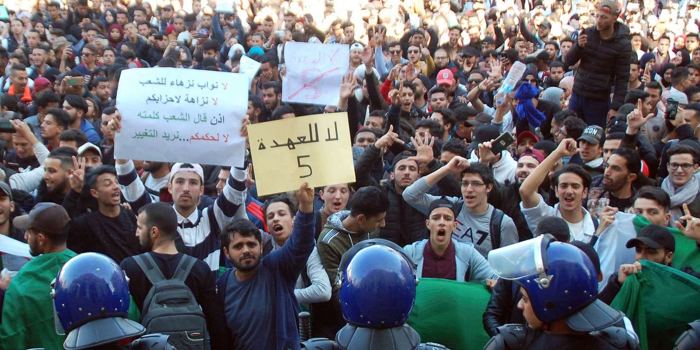 Manifestations anti-cinquième mandat : du jamais vu à l’Ouest du pays