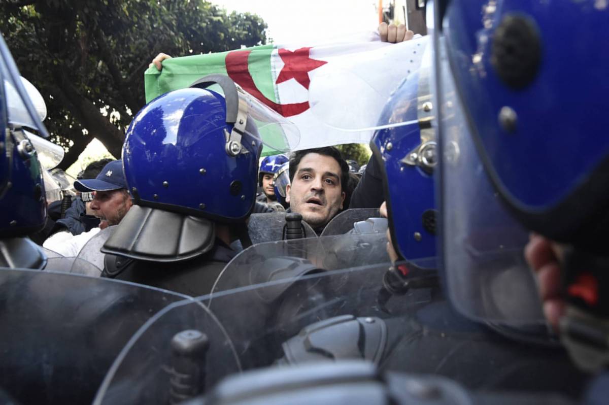 Un rassemblement empêché par la police à Alger, plusieurs militants interpellés