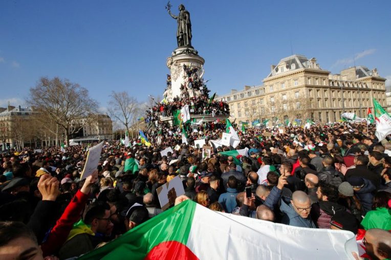 A Paris, la « révolution du sourire » déjà tournée vers l’avenir