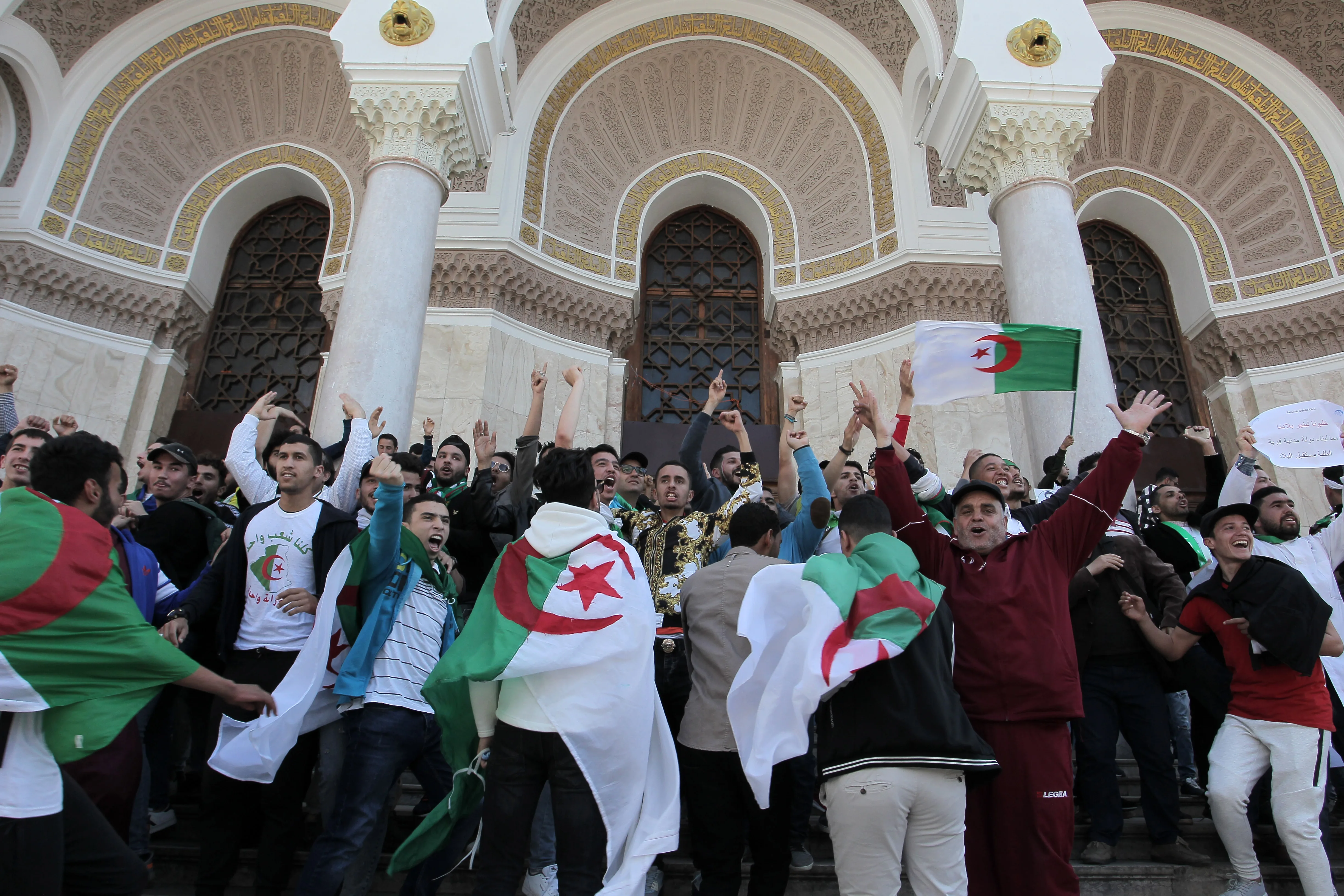 Il est urgent de remettre l’Algérie dans les mains de sa jeunesse