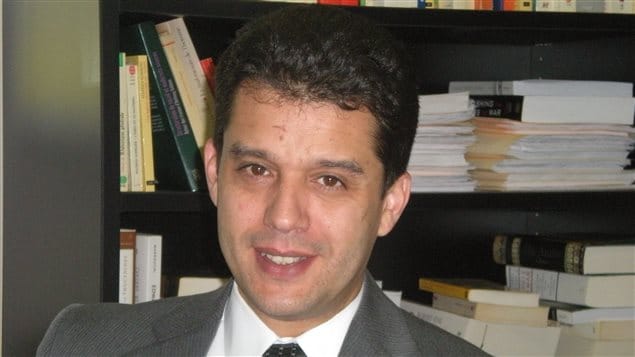 « Le fond du problème est que l’armée joue un rôle politique qui n’est pas le sien »