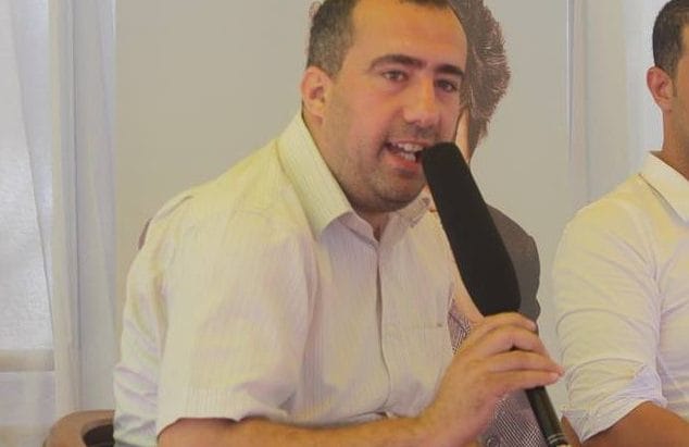 Face à la révolution, les discours : ping-pong ou poker menteur ?