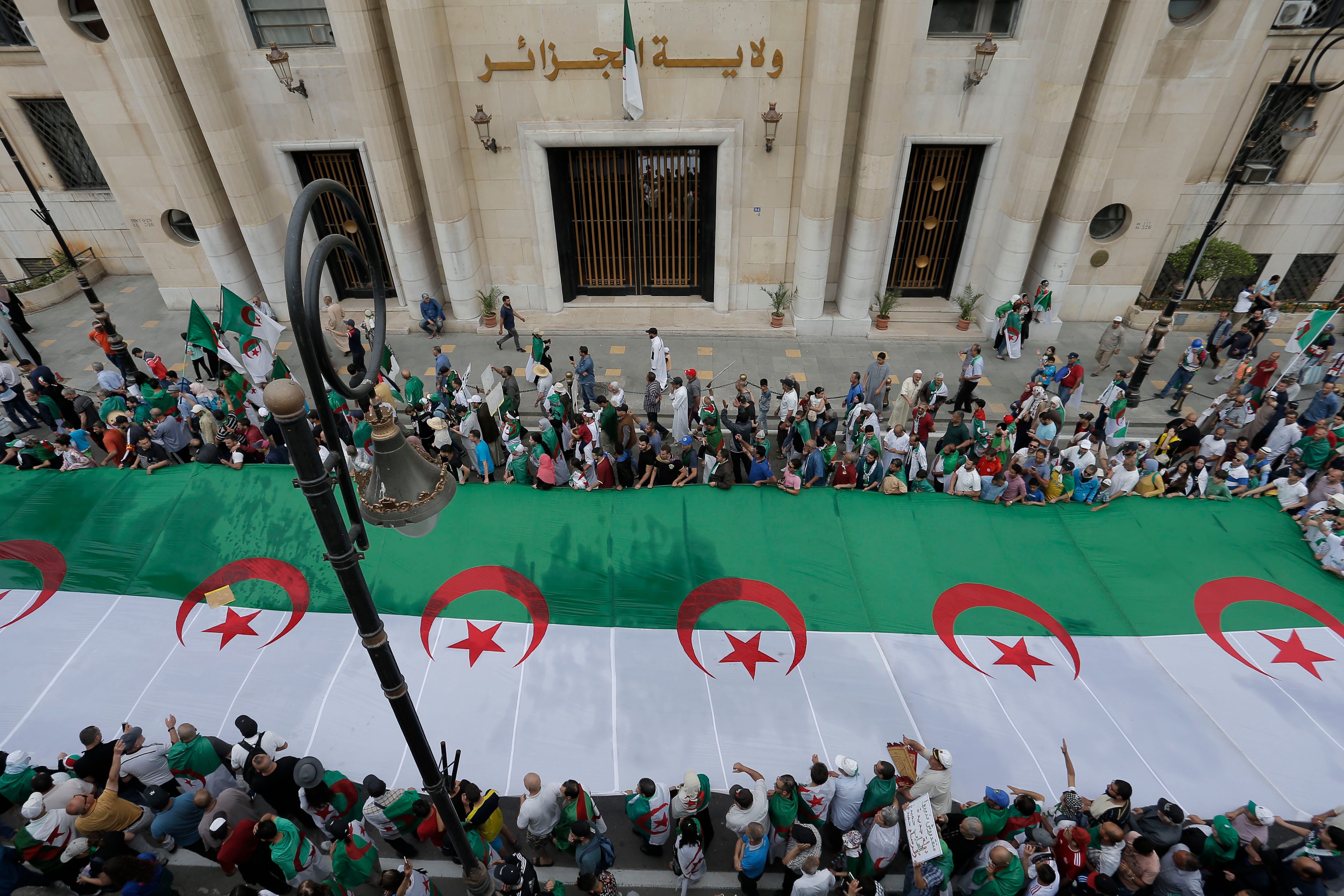 Quinzième vendredi : la défense des libertés au cœur d’une protesta qui s’installe dans la durée