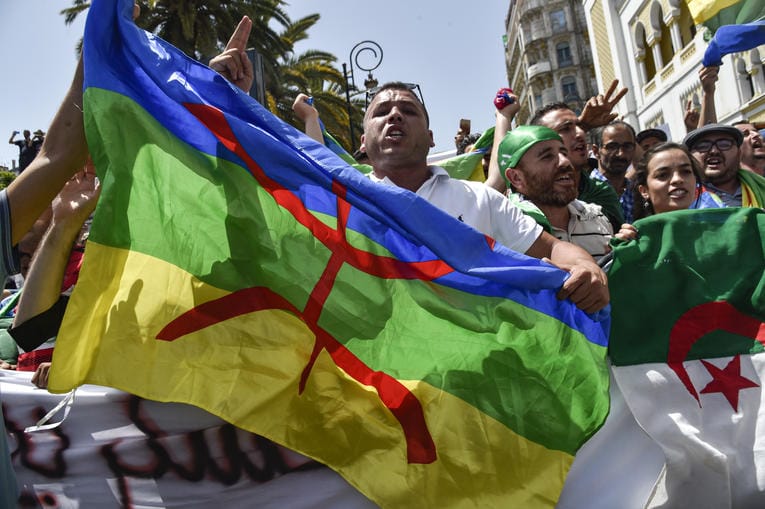 Drapeau amazigh : 18 manifestants placés en détention à Alger