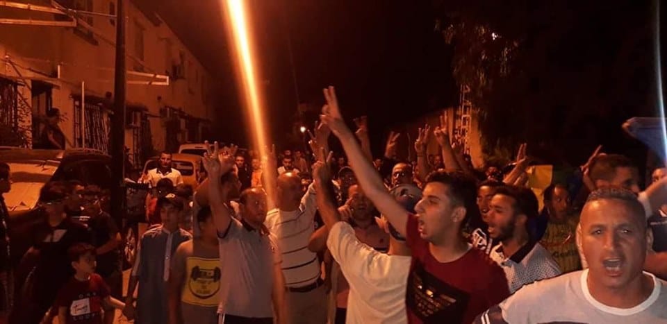 Arrestations de manifestants à Alger pour port du drapeau amazigh : marche nocturne à Naciria