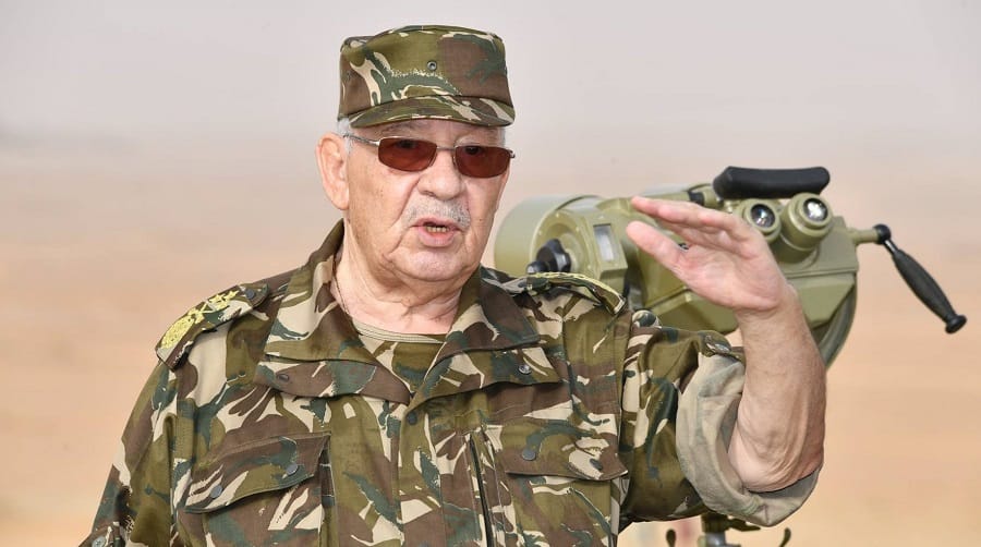 Le général Gaid Salah en visite à Béchar