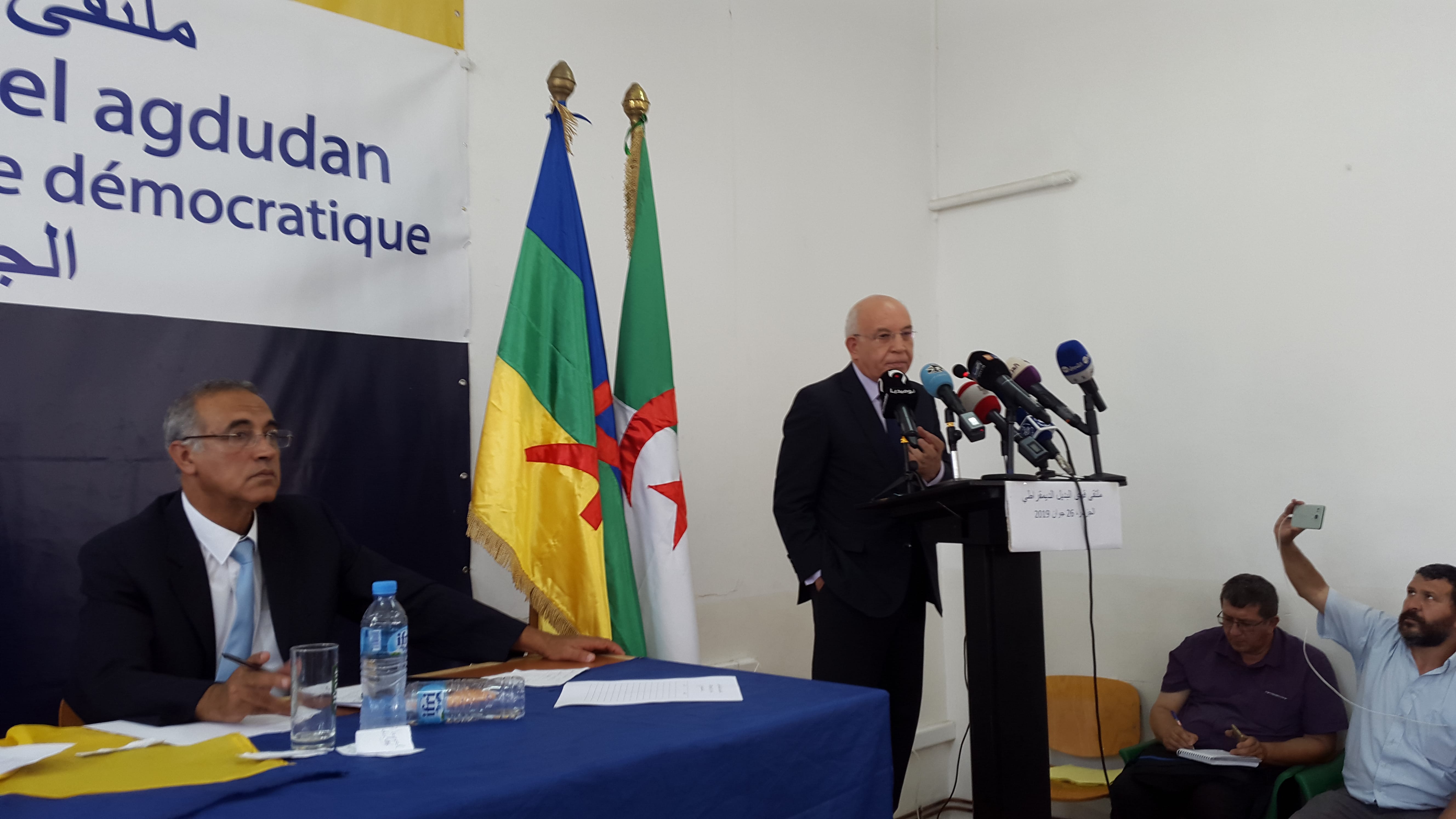 Dialogue : en attendant des concessions, les divergences restent fortes entre le pouvoir et l’opposition
