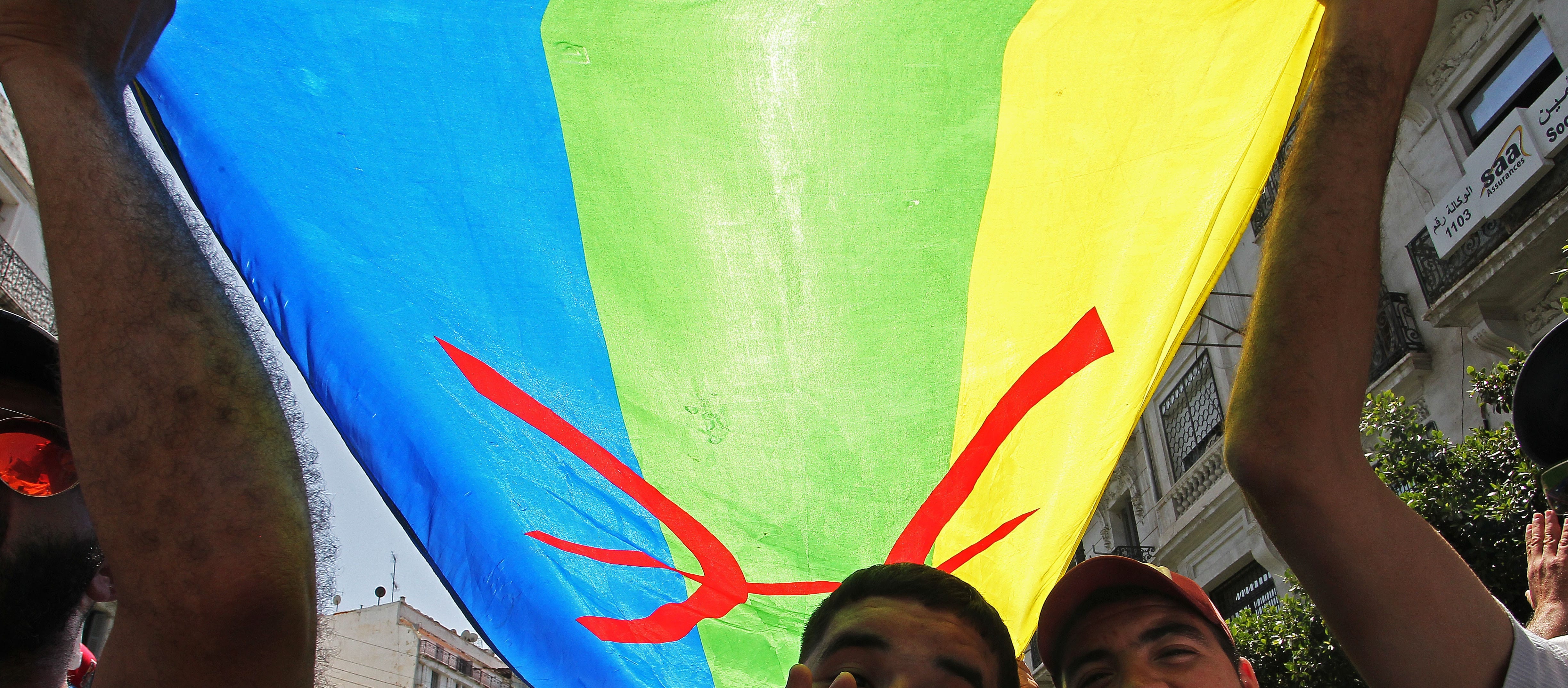 Port du drapeau amazigh : 14 manifestants devant le juge à Alger