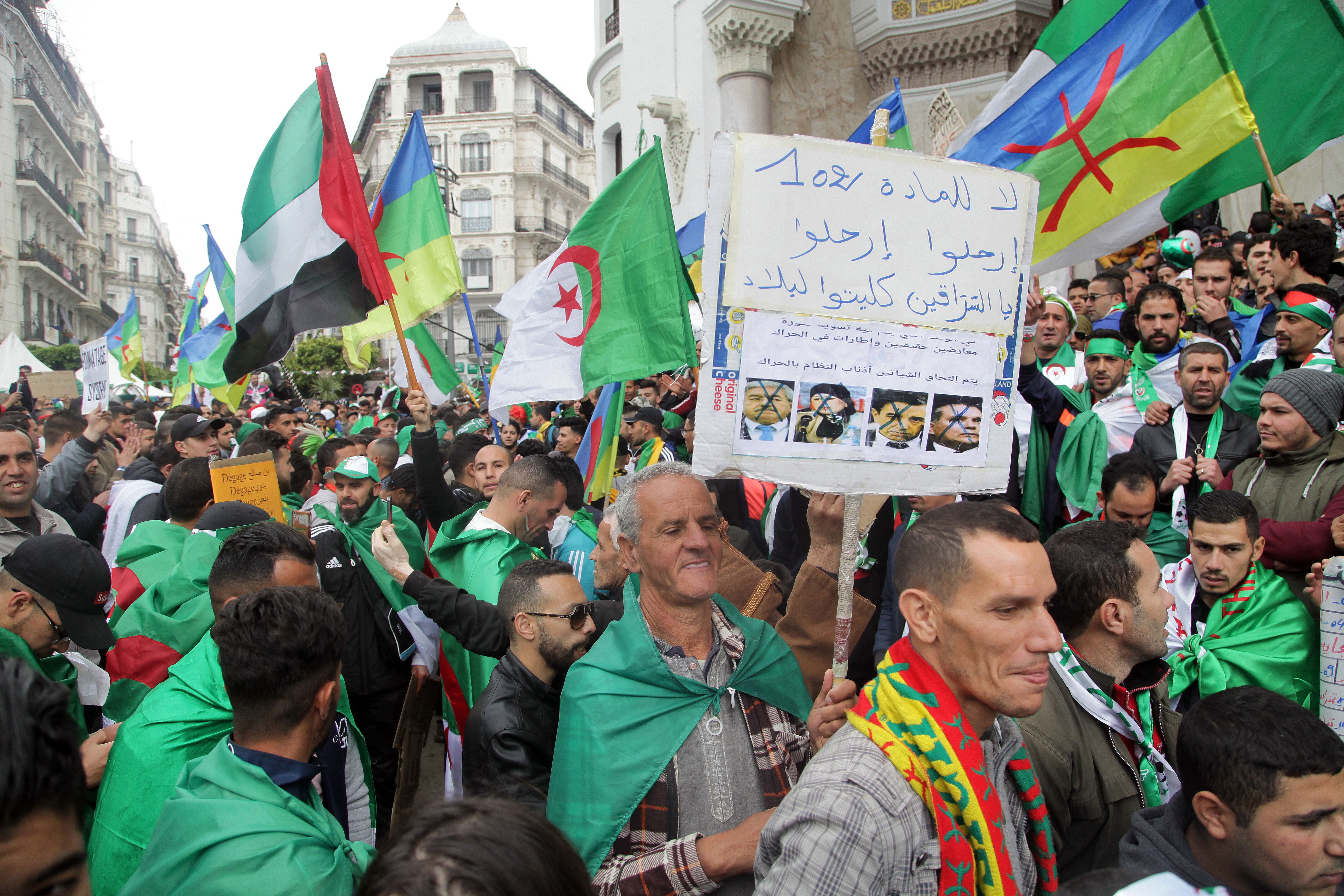 Marches : Gaïd Salah met en garde contre ceux brandissant des drapeaux autres que l’emblème national