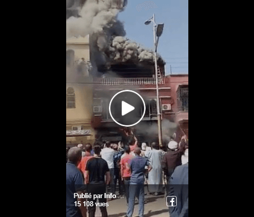 VIDÉO – Un jeune héros sauve deux femmes d’un incendie spectaculaire à Oran