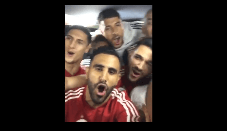 VIDÉO. Autour de Mahrez, les joueurs chantent « Liberté », l’hymne du Hirak