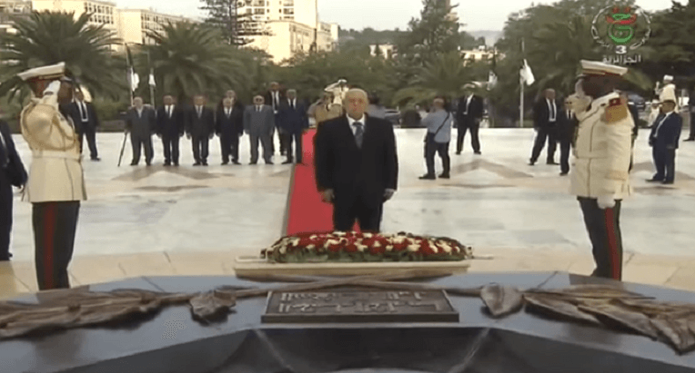 VIDÉO. 5 juillet : Bensalah se recueille à la mémoire des chouhada