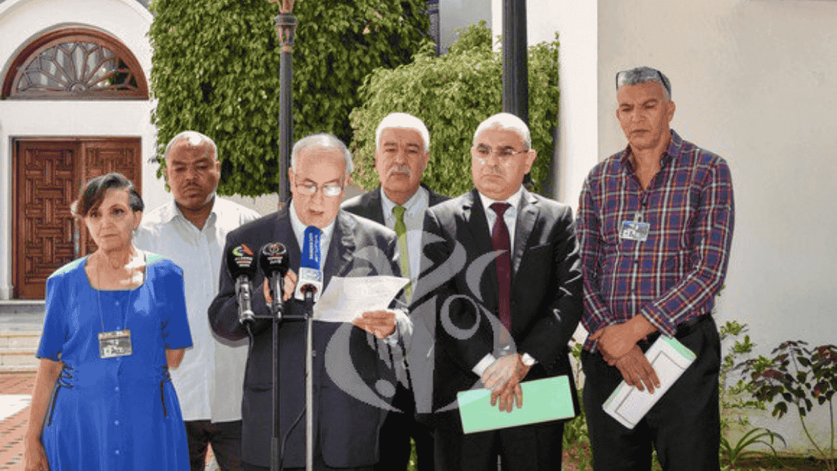 Bensalah reçoit les six membres de la commission de dialogue
